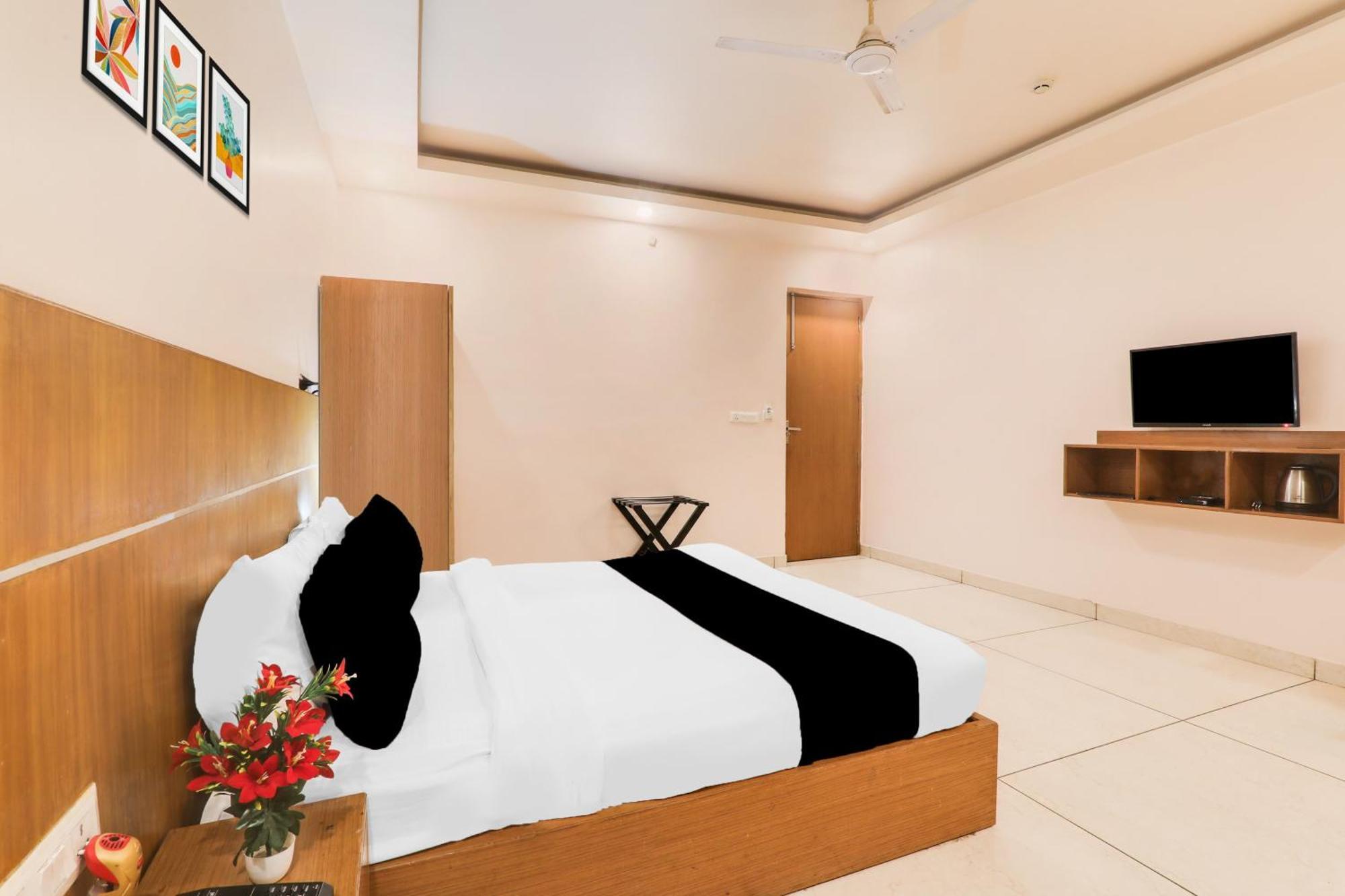 Super Townhouse Viraj Khand Formerly Veridian Inn Chinhat المظهر الخارجي الصورة