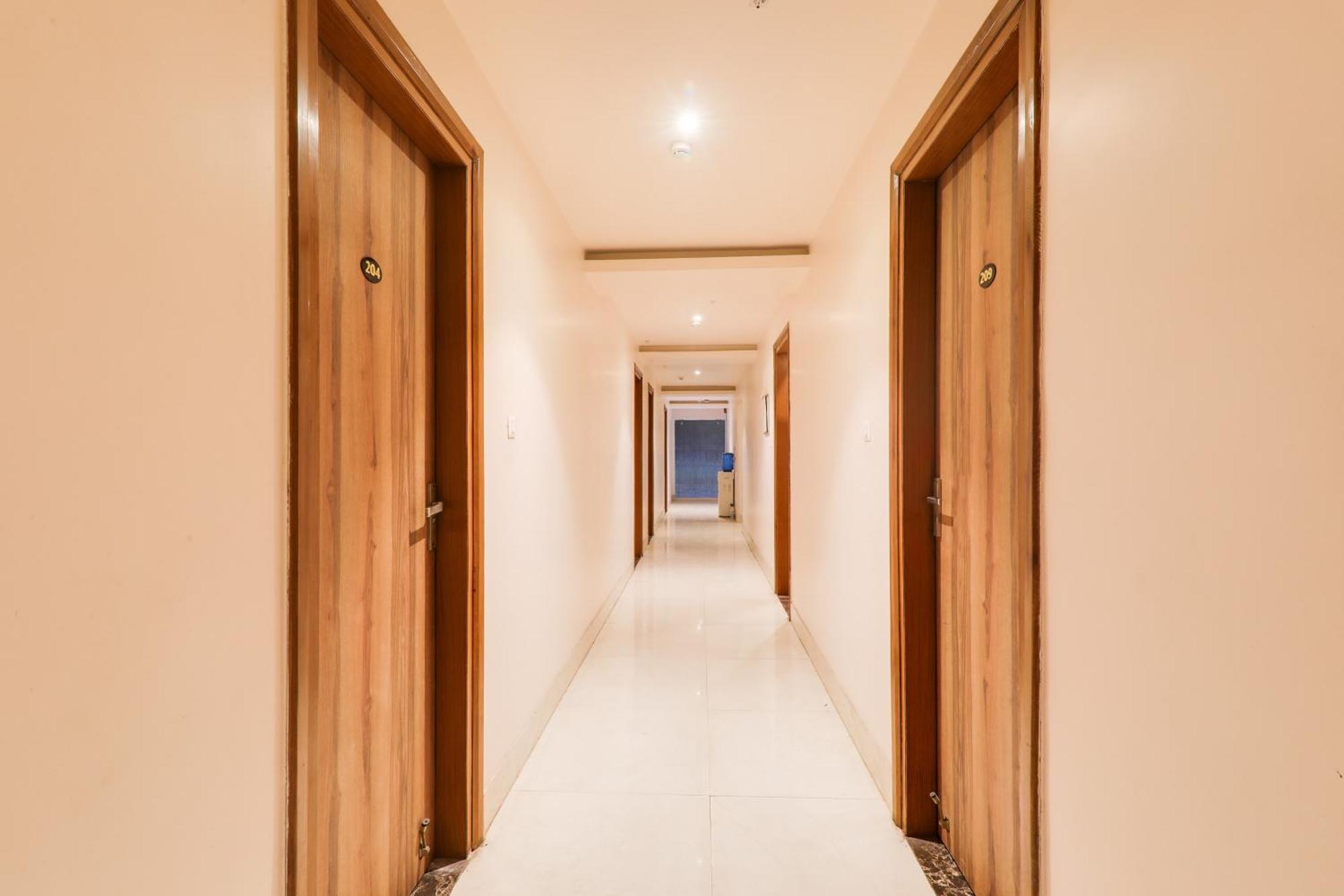 Super Townhouse Viraj Khand Formerly Veridian Inn Chinhat المظهر الخارجي الصورة