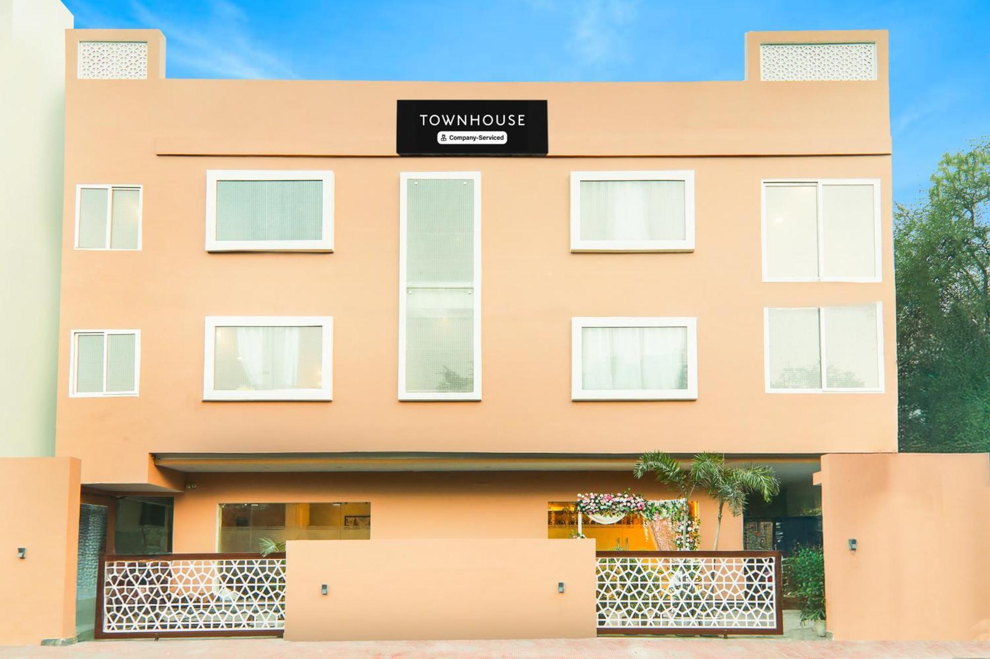 Super Townhouse Viraj Khand Formerly Veridian Inn Chinhat المظهر الخارجي الصورة