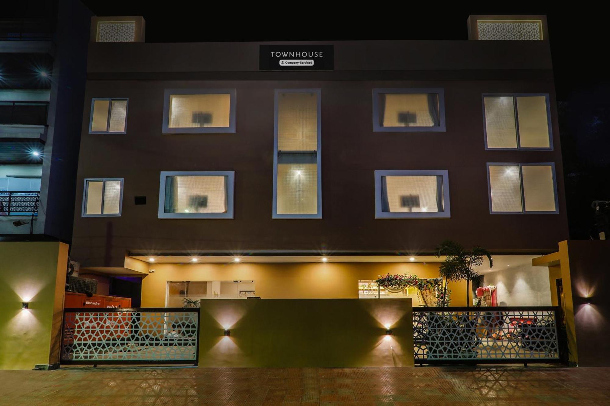 Super Townhouse Viraj Khand Formerly Veridian Inn Chinhat المظهر الخارجي الصورة
